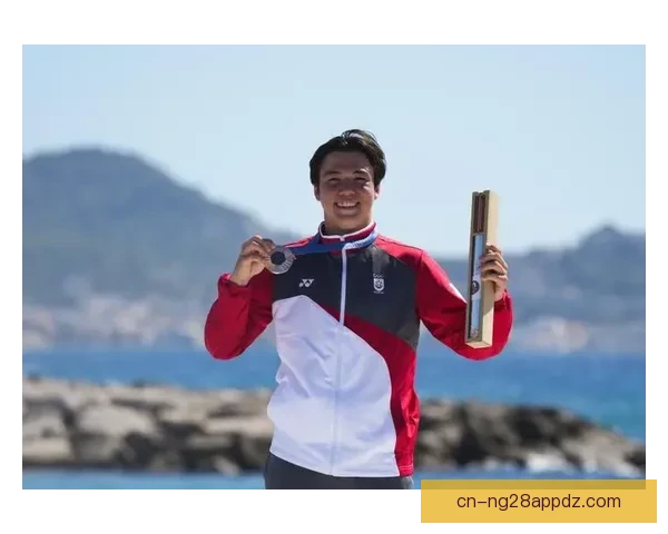 墨士廉今天续冲金 一起来看懂水翼风筝板如何分胜负